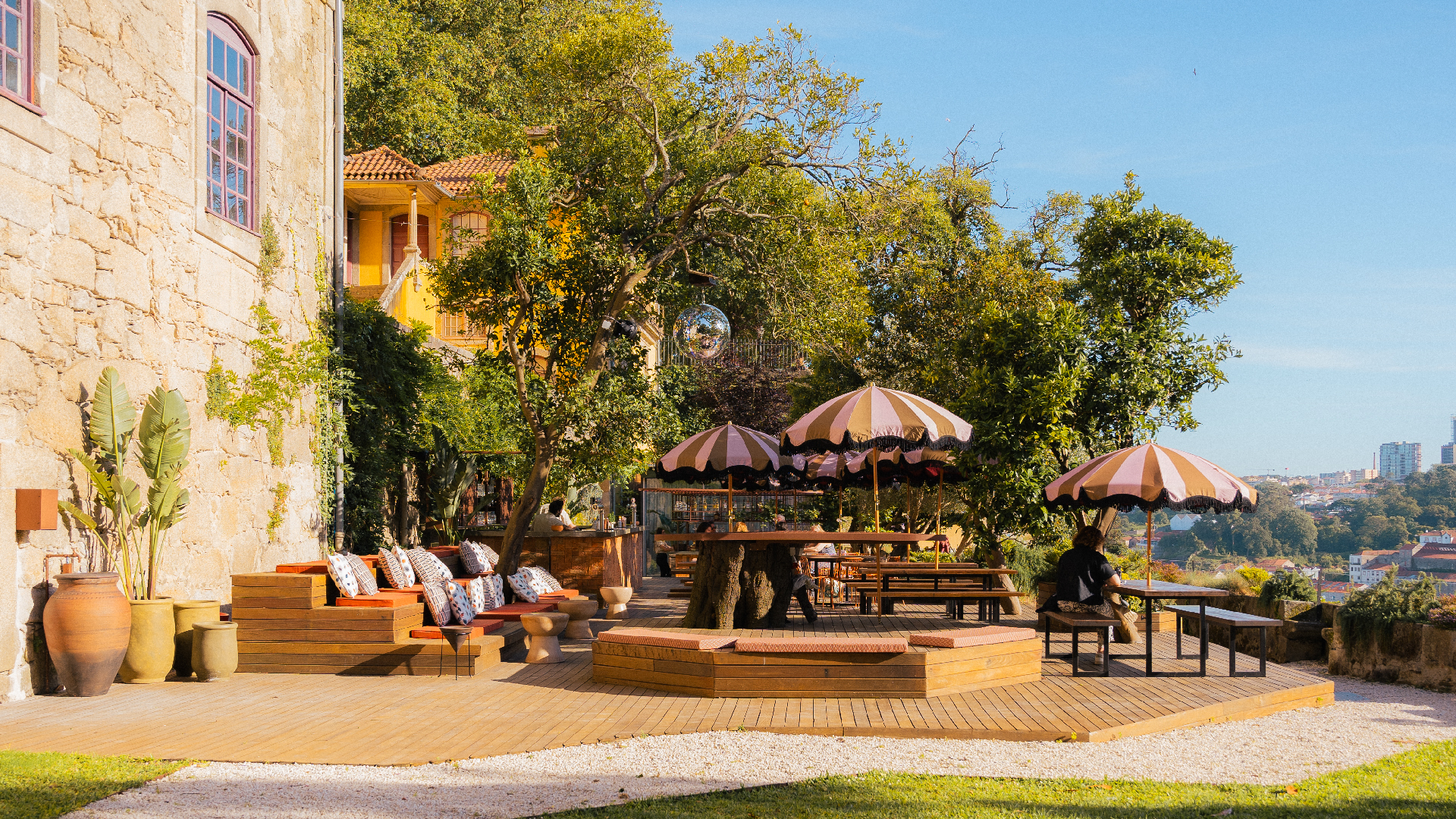 Panorâmica do bar exterior BOSCO